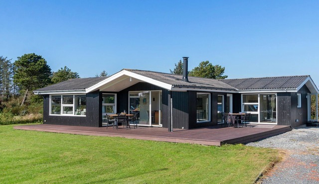 2 bedroom awesome home in Hjørring