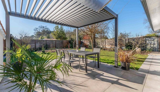 2 bedroom awesome home in Merignac