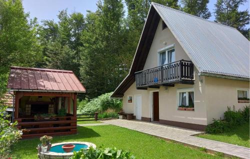 2 Bedroom Awesome Home In Homer-Lokve