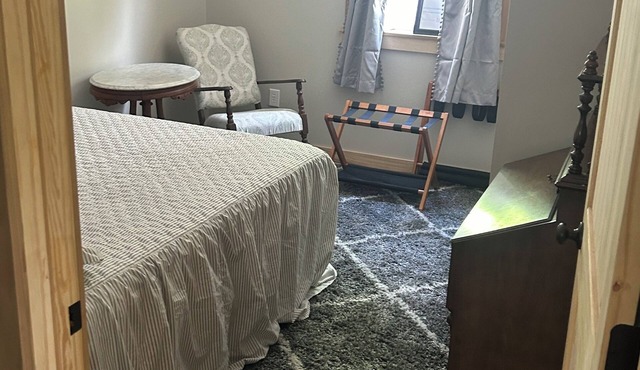 2-bedroom barndominium apartment with equine lodging and additional camper spot