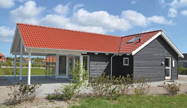 2 bedroom beach front home in Væggerløse