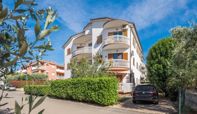 2 bedroom beach front apartment in Zambratija
