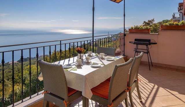 2 bedroom beach front apartment in Icici