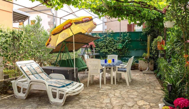 2 bedroom beach front apartment in Punat