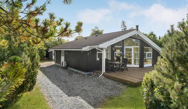 2 bedroom beach front home in Løgstør
