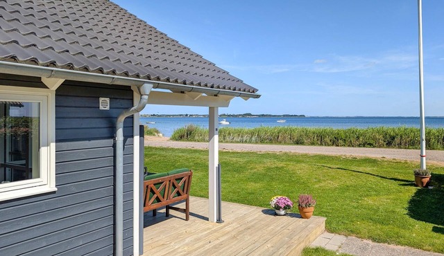 2 bedroom beach front home in Sjølund