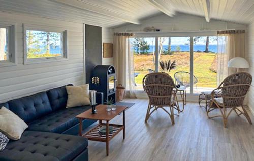 2 Bedroom Beach Front Home In Højslev