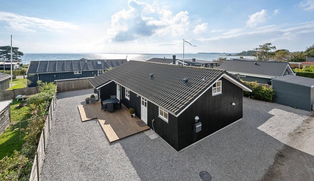 2 bedroom beach front home in Rønde