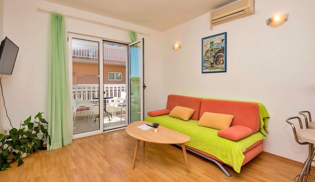 2 bedroom beach front apartment in Makarska