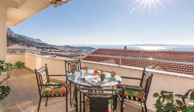 2 bedroom beach front apartment in Makarska