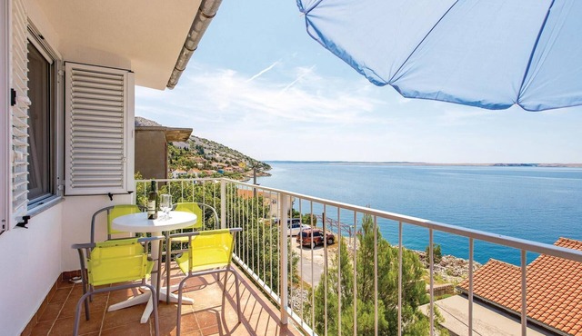 2 bedroom beach front apartment in Lukovo Sugarje