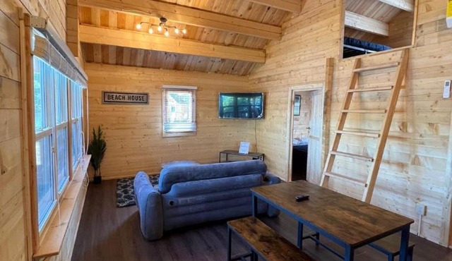 2 Bedroom Beach Side Cottage on Muskoka Shores