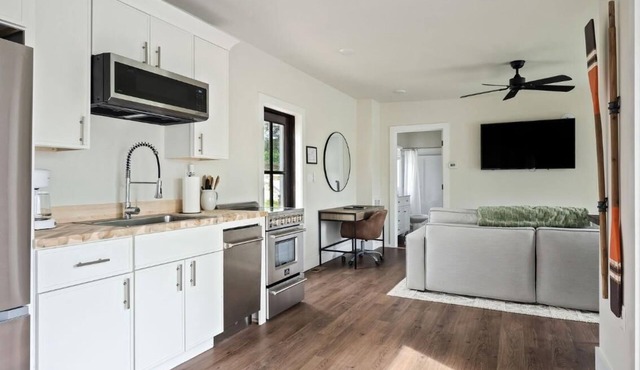 2 Bedroom Beacon Cottage 3 - Two bedrooms, one sleeper sofa and a kitchenette