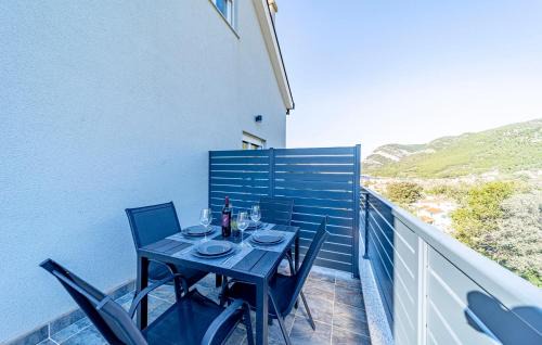2 Bedroom Beautiful Apartment In Zuljana