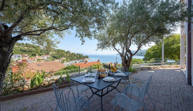2 bedroom beautiful apartment in Rabac