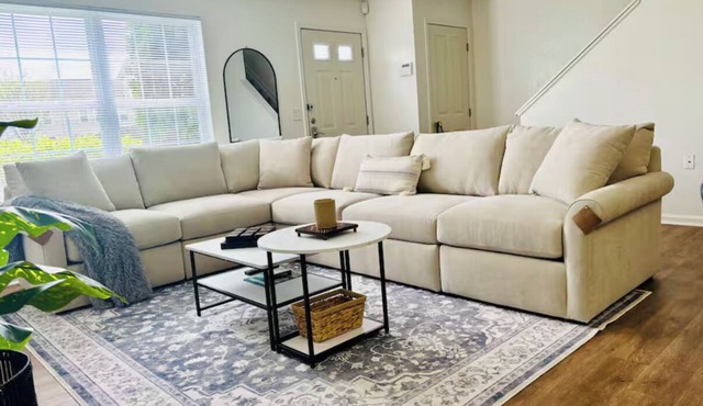 2 Bedroom Beautiful Condo 10 minutes from Downtown Columbus + Gym & Pool Access!