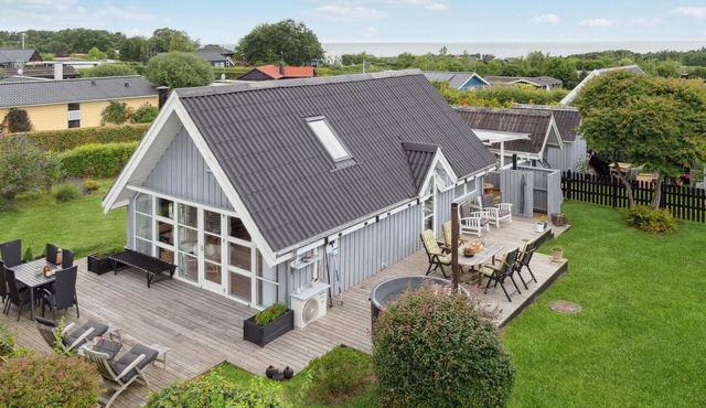 2 bedroom beautiful home in Glesborg