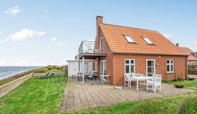 2 bedroom beautiful home in Tranekær