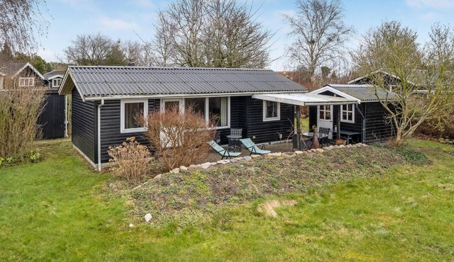 2 bedroom beautiful home in Bogø By