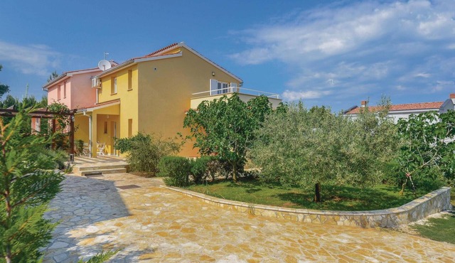 2 bedroom beautiful home in Liznjan