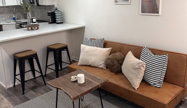 2 Bedroom Belleville Beauty