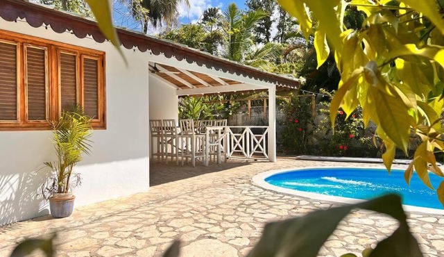 2-bedroom Bonita cottage with pool