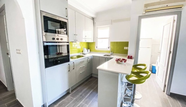 2-bedroom bright apartment with private solarium and big pool