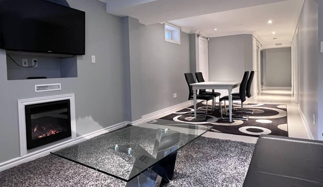 2 Bedroom Bs/Apartment, in Mississauga