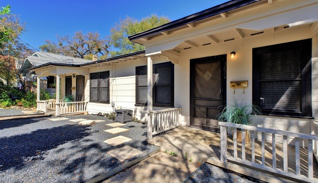 2-bedroom bungalow near UT campus