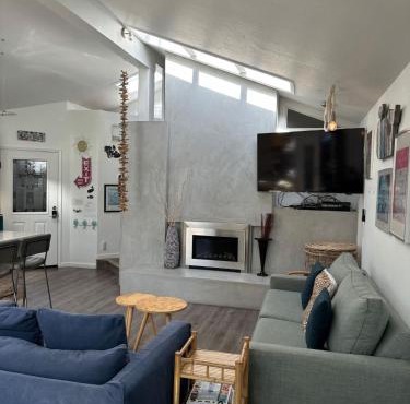 2 bedroom bungalow with hot tub