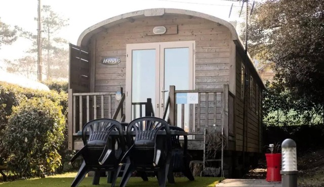 2-bedroom caravan sleeps 4