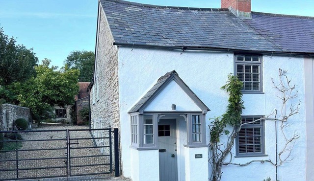 2 Bedroom Cottage - Sleeps 4 - Wifi, Fireplace