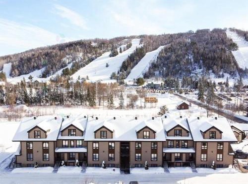 2 bedroom condo Ski in Ski out Sommets St-Sauveur