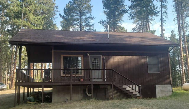 2-bedroom cabin 19 miles N of Lewistown MT that sleeps 10-11 people.