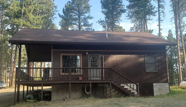 2-bedroom cabin 19 miles N of Lewistown MT that sleeps 10-11 people.