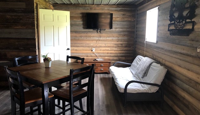 2 bedroom cabin close to Pomme de Terre Lake