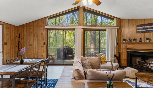 2-Bedroom cabin Hot tub Fireplace PS5