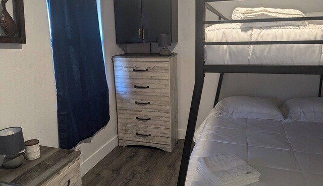 2-bedroom cabin in beautiful Loch Lomond with in-unit laundry