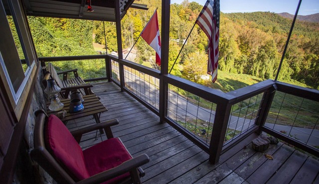 2-bedroom cabin just 8 minutes from Tail of the Dragon