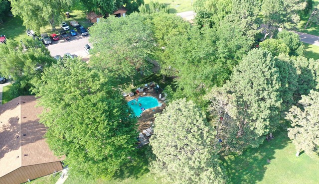 2 Bedroom Cabin- Lewis and Clark Resort