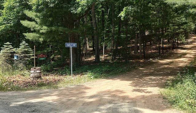 2-bedroom cabin on seven peaceful wooded acres in Hesston, PA