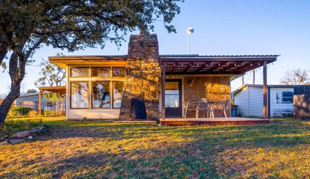 2 Bedroom Cabin Overlooking Lake Buchanan At Spider Mountain