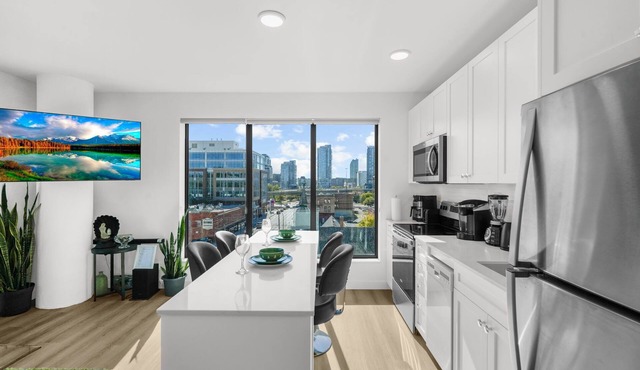 2 Bedroom Calgary Tower View! Free Underground Parking!