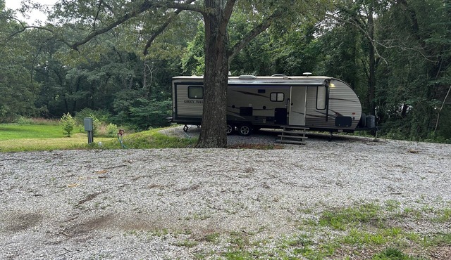 2 Bedroom Camper in the Folk Music Capital-Pet Friendly-Close to Golf Course