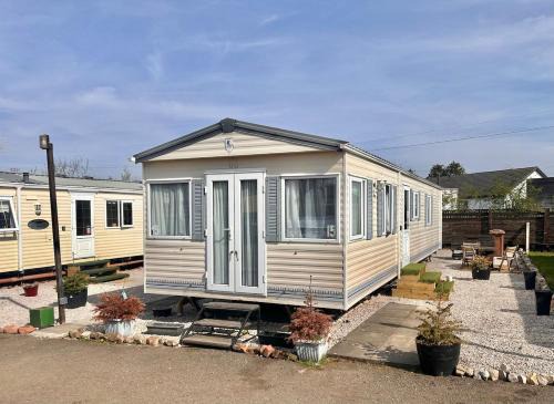 2 Bedroom Caravan Located in Uddingston, Glasgow at Maryville Caravan Site