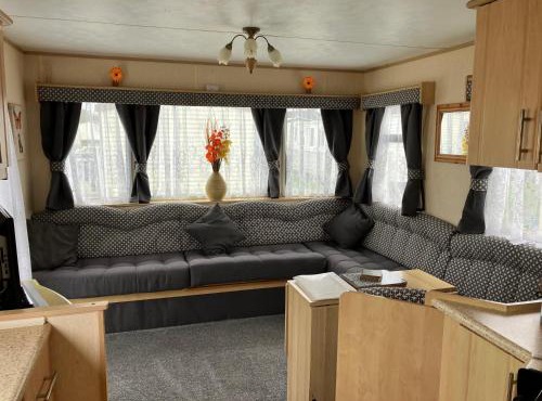 2 bedroom caravan on 4 star park
