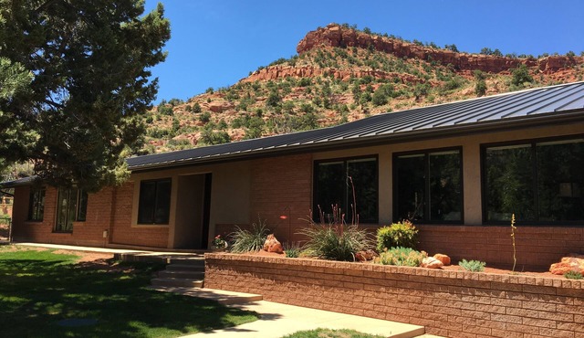 2 Bedroom Casita on tranquil mini ranch just 2 miles from downtown