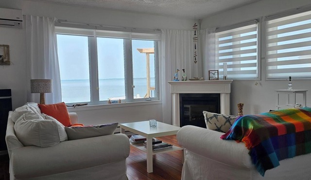 2-bedroom Chalet and 1-bedroom Guest Chalet in Pointe-Brûlée close with AC