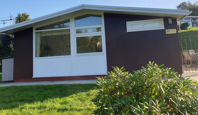 2 bedroom chalet in quiet countryside surroundings of Elmrise Park, Llangain