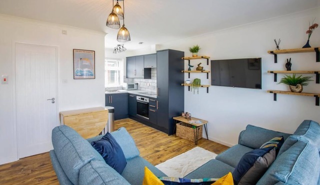 2 Bedroom Chalet inn Mundelsey, Walkable to Sandy Beach, Free Parking